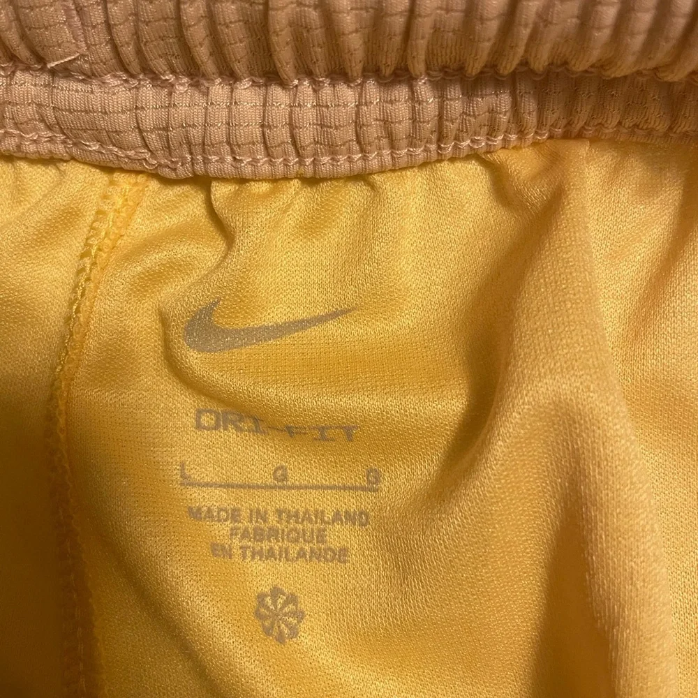 NWT Nike Women's Fly Crossover Basketball Shorts - Picture 4 of 4